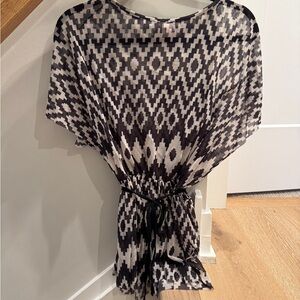 Sweet Pea Black and White Geometric Cinched Chic Blouse, Size Small